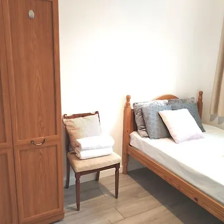 Cosy Near E1 Londra