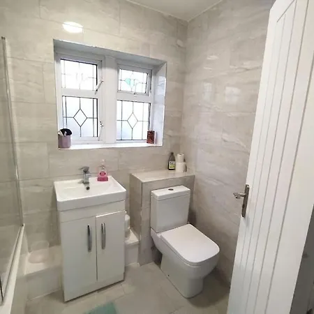 Cosy Near E1 * London