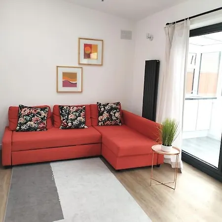 Cosy Near E1 Holiday home
