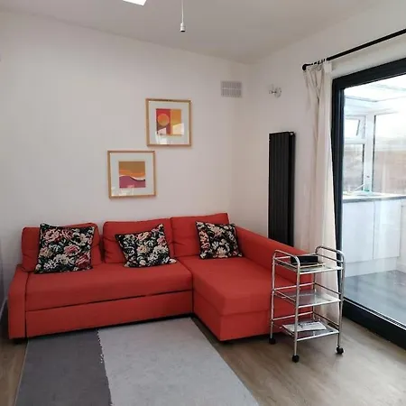 Cosy Near E1 *