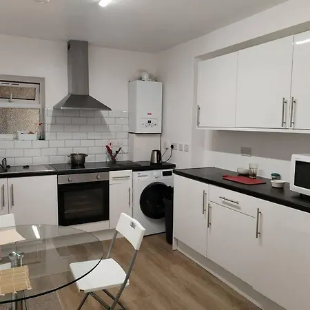 Holiday home Cosy Near E1
