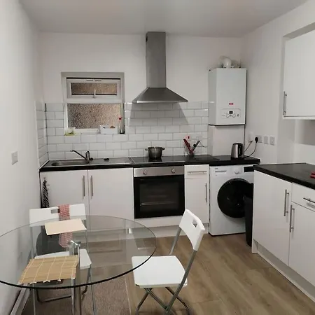 Cosy Near E1 *