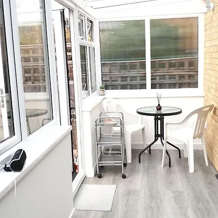 Holiday home Cosy Near E1 London