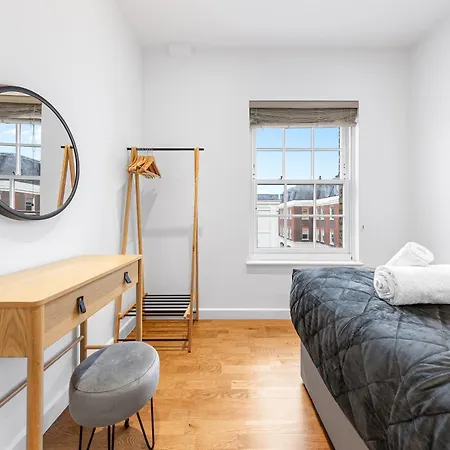 Modern One Bedroom Flat - Near Heathrow, Windsor Castle, Thorpe Park - Staines Tw18 * Londres