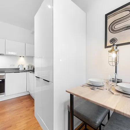 Modern One Bedroom Flat - Near Heathrow, Windsor Castle, Thorpe Park - Staines Tw18 * Londres