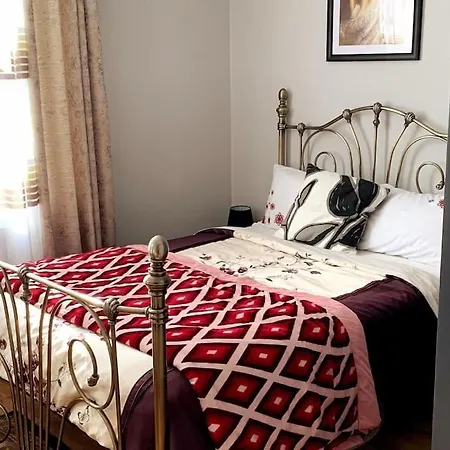 Stylish And Cosy 3 Bedroom