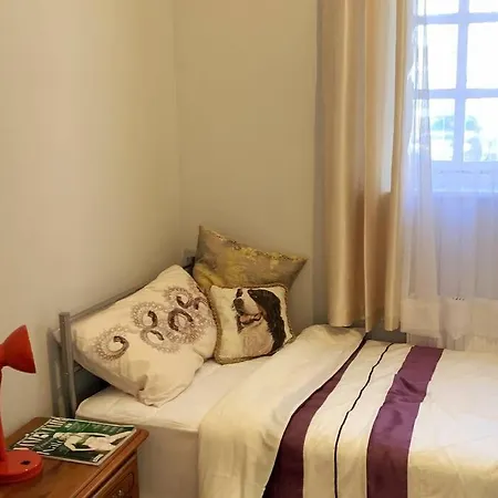 Stylish And Cosy 3 Bedroom Apartment *