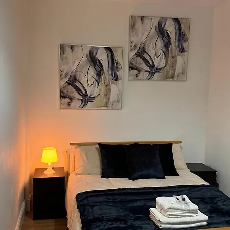 Apartment Manor Court
