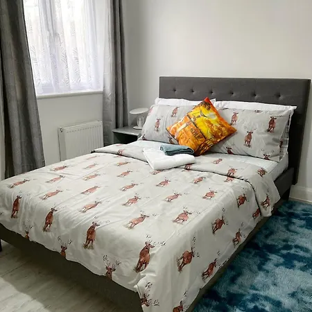 Charming Spacious 1-bed In Dagenham
