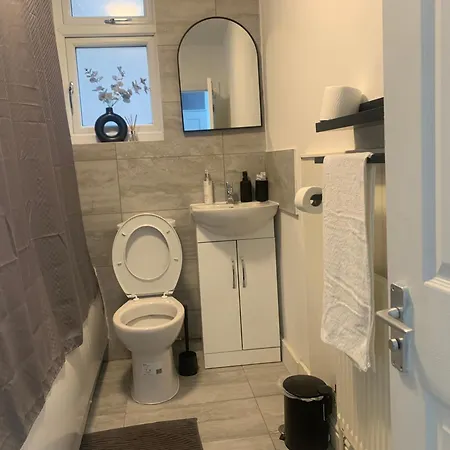 L A Place Croydon, London Holiday home Norwood