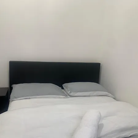 Holiday home L A Place Croydon, London *