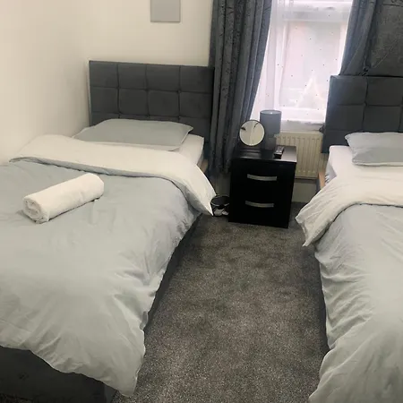 L A Place Croydon, London Holiday home *