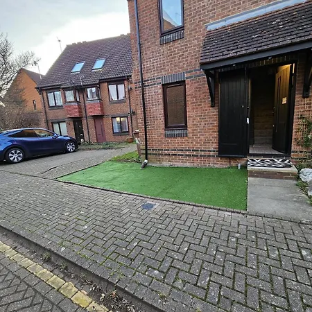 Sutton Apartment, Greater London * Sutton (Greater London)