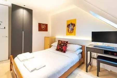 Modern Ealing Common Duplex Apartment