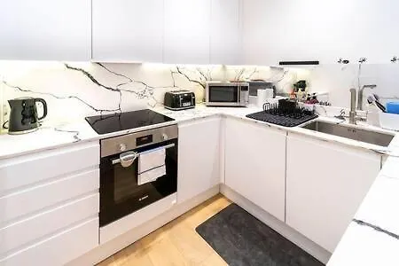 Apartment Modern Ealing Common Duplex London