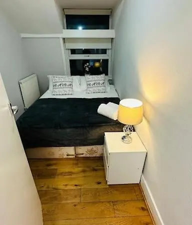 Apartment Bayswater