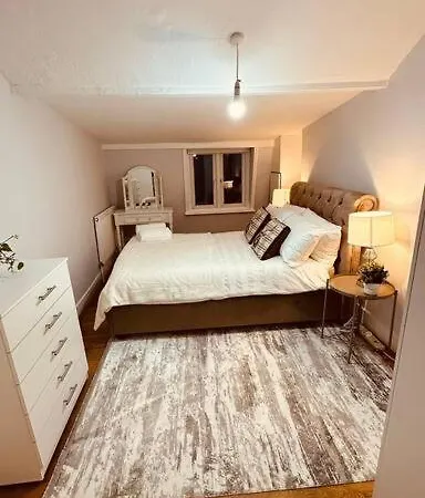 Bayswater Apartment *