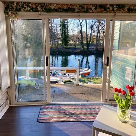 Apartment Idyllic Island With Boat *