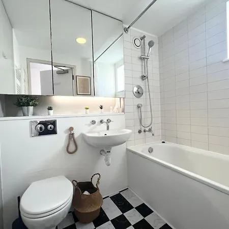 Camden Loft Apartment- 3 *
