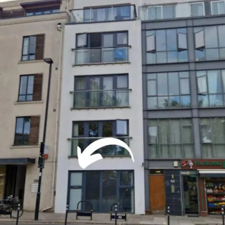 Modern Flat Near Highbury & Islington Station * London