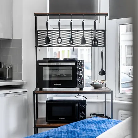 Guest house Modern Studio By Livestay Short Lets & Serviced London