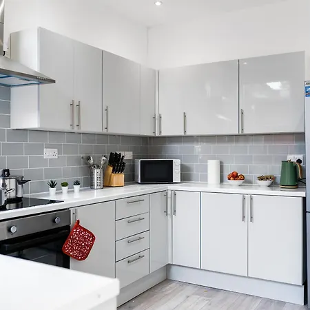 Modern Studio By Livestay Short Lets & Serviced London