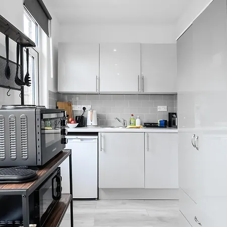 Modern Studio By Livestay Short Lets & Serviced *