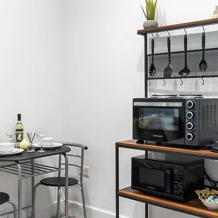Modern Studio By Livestay Short Lets & Serviced London