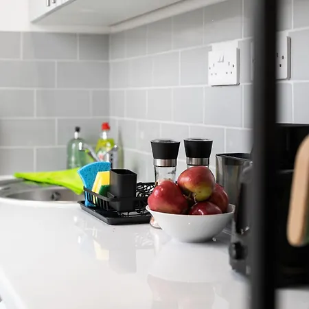 Modern Studio By Livestay Short Lets & Serviced London