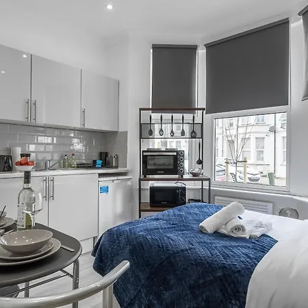 Modern Studio By Livestay Short Lets & Serviced * London