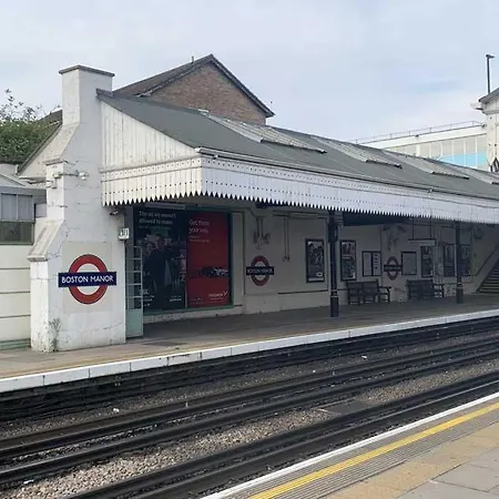 Great London With Free Parking Apartment