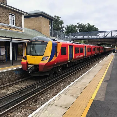 Great London With Free Parking Apartment *