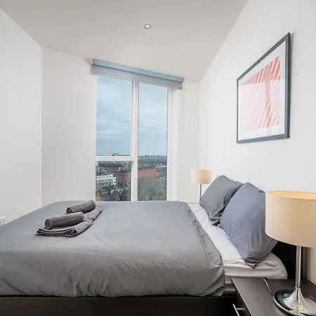 5-star Family 2br 2ba Central Apt *