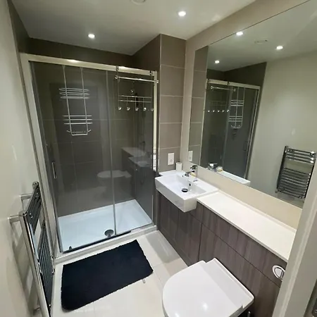 Apartment Stylish Colindale With Balcony