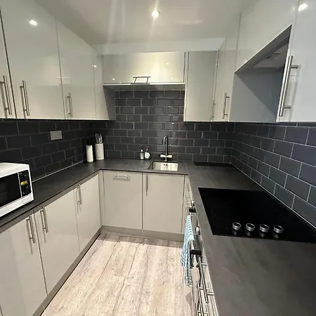 Modern Flat Near Highbury & Islington Station * London