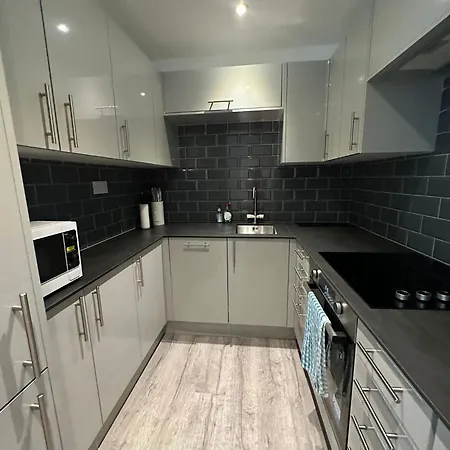 Modern Flat Near Highbury & Islington Station *