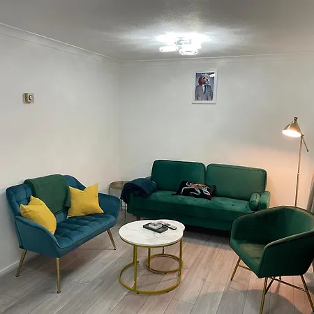2 Bedrooms In Plaistow Near Tube To * London