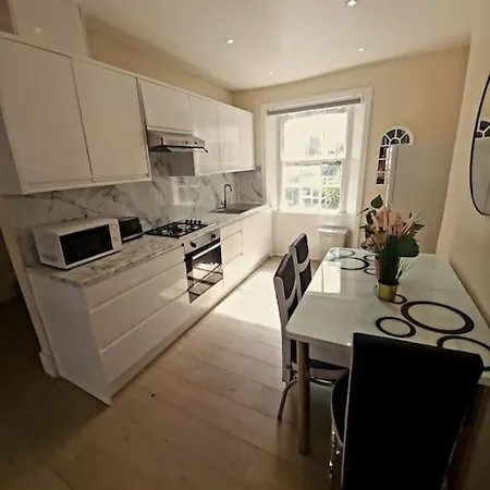 Gucci Flat In Knightsbridge * London