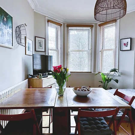 Apartment Artistic Pied-A-Terre, Steps From The Tube, Moments From London'S Heart *