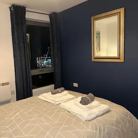 Entire Flat In Ealing
