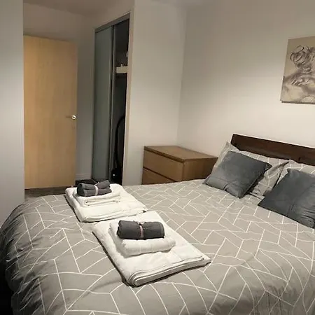Apartment Entire Flat In Ealing *