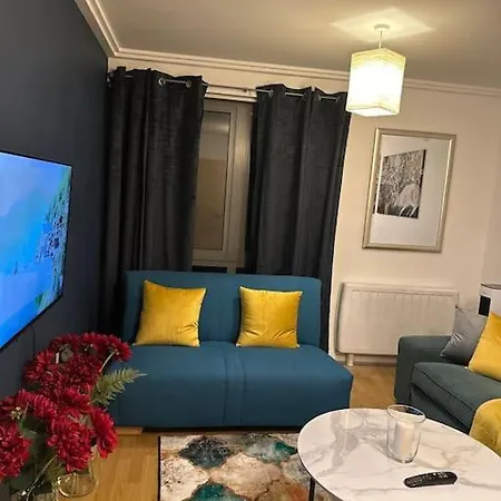 Entire Flat In Ealing London