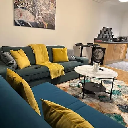 Apartment Entire Flat In Ealing