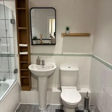 Entire Flat In Ealing London