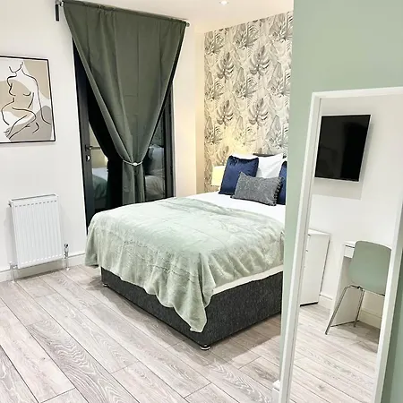 Appartamento Modern Broadway -2 Mins To Tube & Well-equipped Ealing