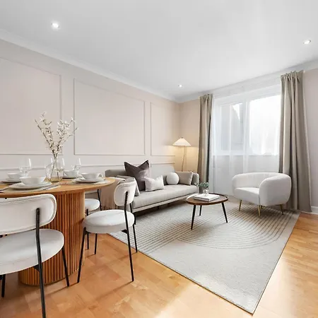 Designer In Central Apartment *