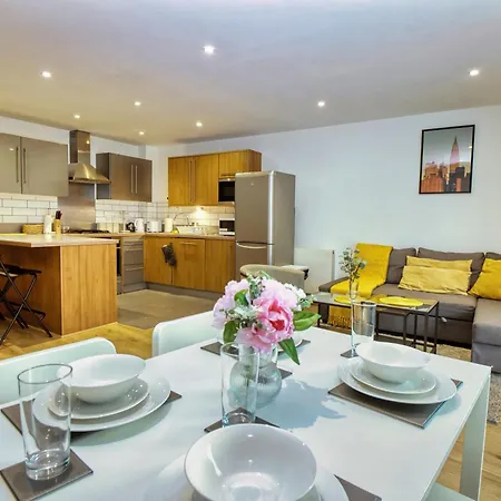 2 Bed Flat In Islington Apartment