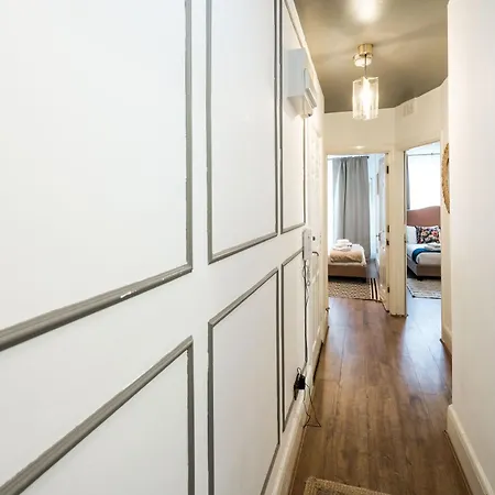 Charming Spacious 2br Flat Near Station Parking Londres