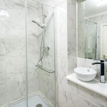 Charming Spacious 2br Flat Near Station Parking Londres