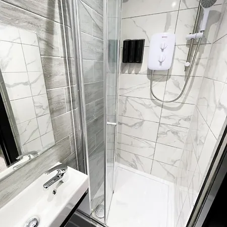 Guest house Letzi Premium Cozy Retreat Private En-suite Rooms, Harrow Pinner